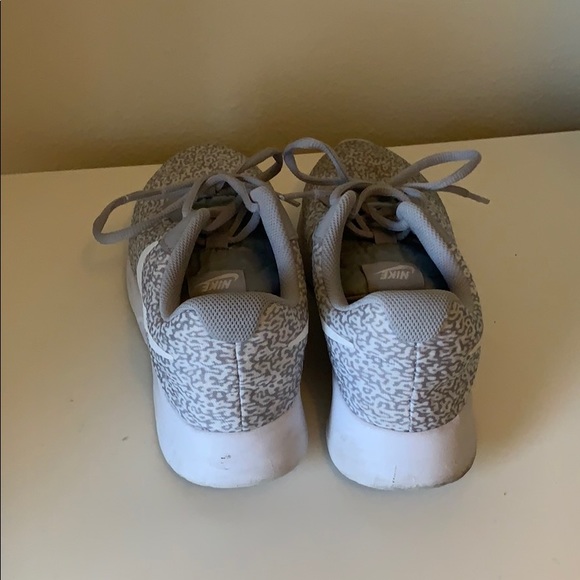 Grey Nike running shoes - Picture 4 of 4